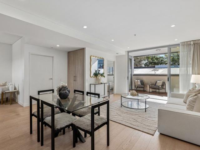 Private north facing apartment in heart of Willoughby