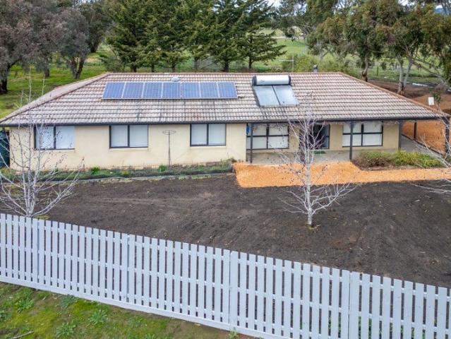 Private North Facing Homestead on Approx. 6,000m²