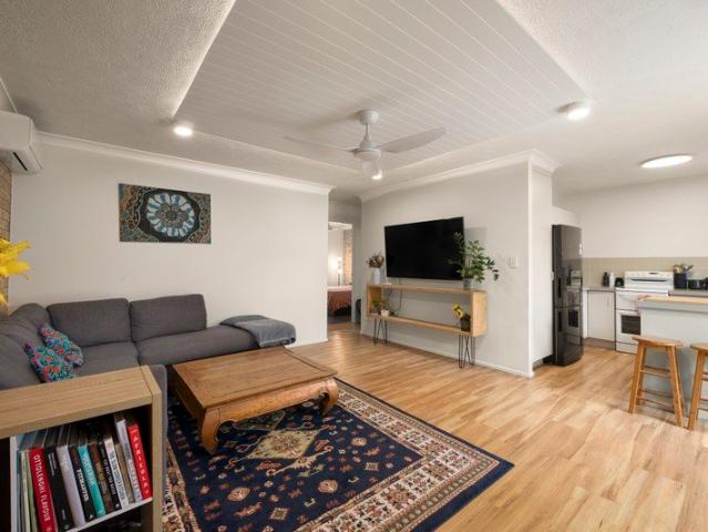 Private North Facing Living In The Heart Of Yeronga