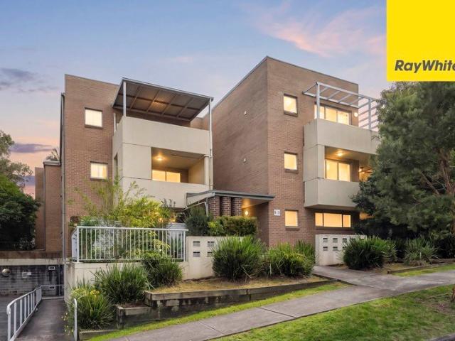 Private Northerly Apartment Minutes' To Station
