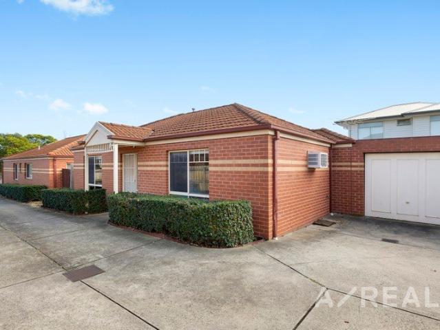 Private Outdoor Living in a Contemporary Heidelberg Heights Unit
