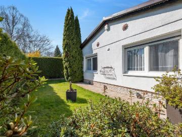 Private Oase am Wasser Wochenendhaus mit Bootsanleger in Berlin Hakenfelde