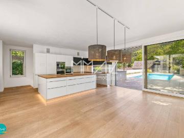 Private Oase in Hinterbrühl! Architekturvilla mit Pool und separater Dependance für Arbeit und Wellness. Panoramablick