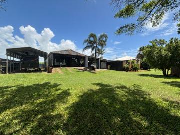 House for sale in Jarvisfield, Burdekin - Swimming pool