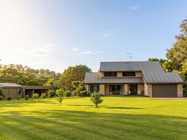 Private Oasis on 11 acres Perfect For Horses or Hobby Farm