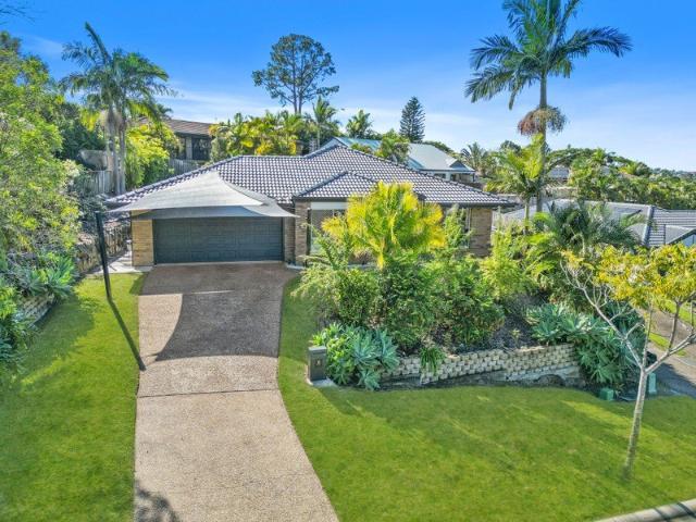 Private Oasis In Sought After Park Lake