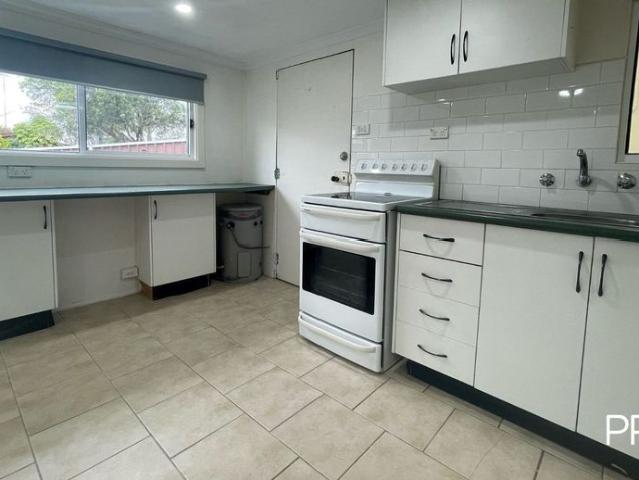 Private One Bedroom Flat with Separate Entrance & Carport