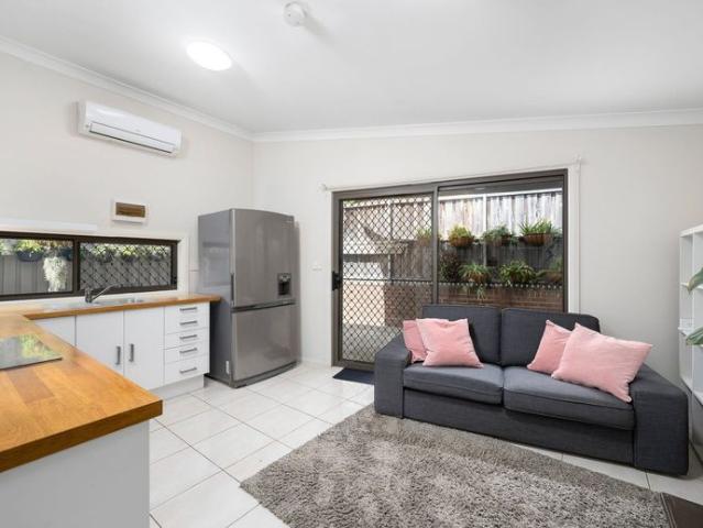 Private One Bedroom Granny Flat