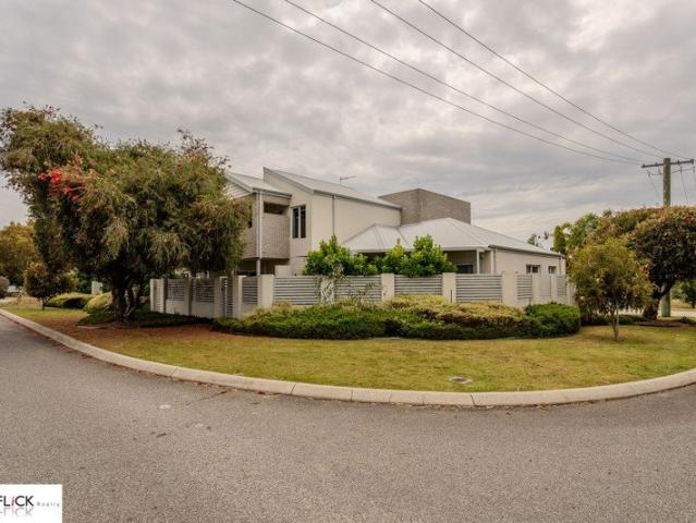 Private one bedroom Unit Now Available. Secure, Stylish & Low Maintenance Living!