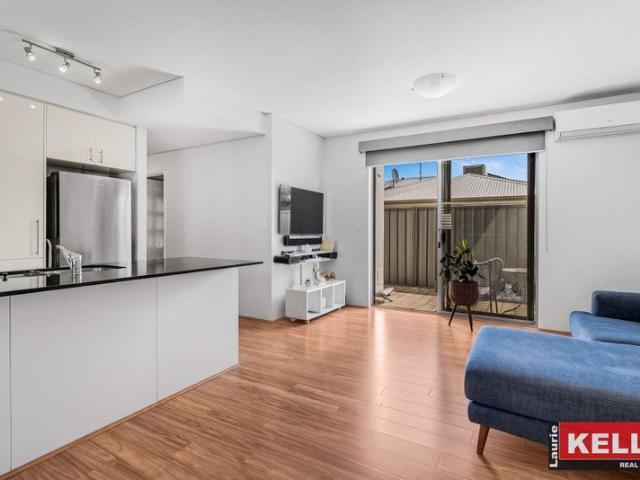 PRIVATE ONE OWNER GROUND FLOOR APARTMENT