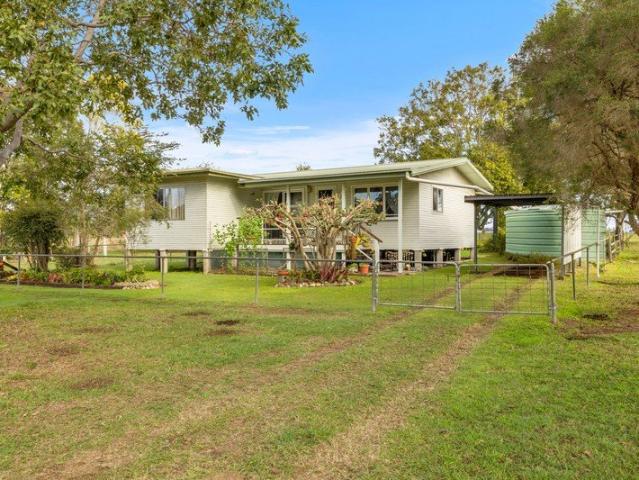PRIVATE ACREAGE HOME