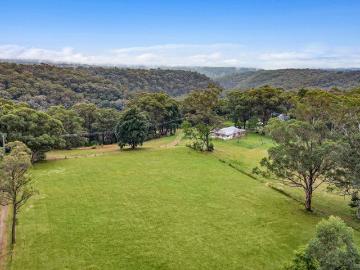 Private Acreage Living with Arable Paddocks, Irrigation & Shedding