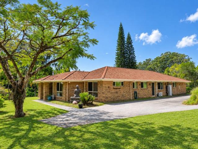 Private Acreage, Luxe Home, Rainforest Backdrop