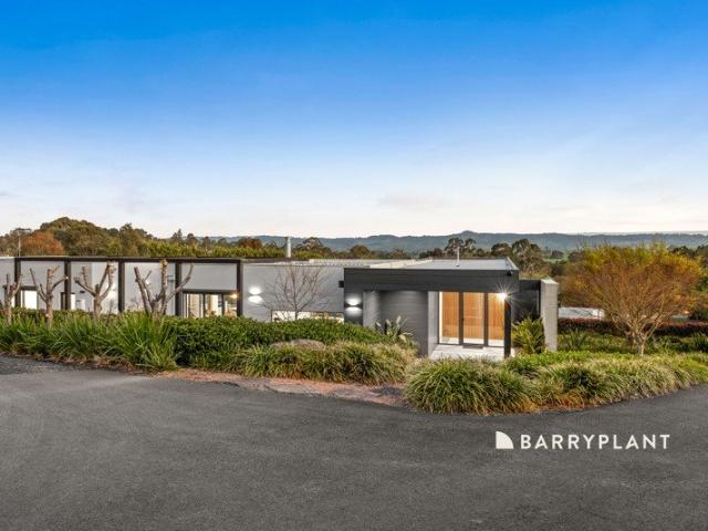 Private Acreage Luxury, Moments from the Heart of Warragul
