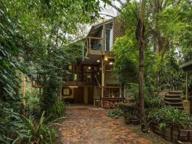 Private Acreage Retreat with City Convenience 2.5 Acres of Tranquil Living Open Sat 9:30 10am 1st Aug