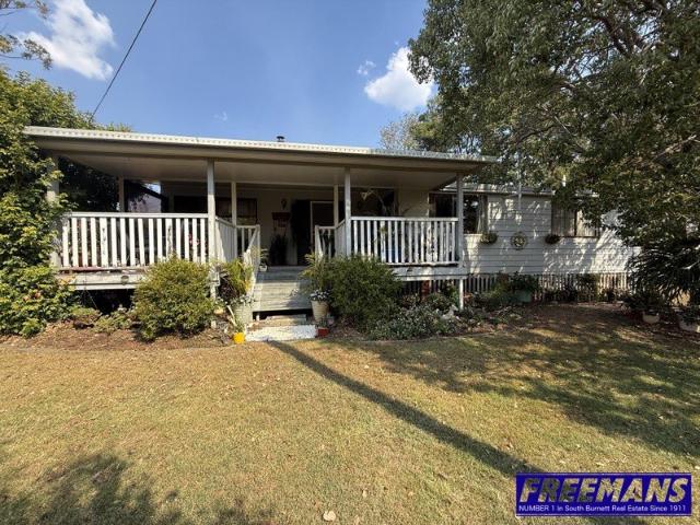 Private Acreage Retreat With Town Water Suit Horses