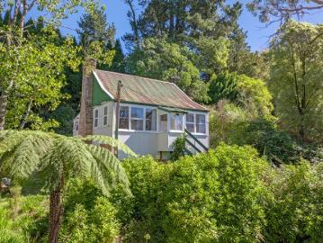 Private Acreage Retreat Opposite Leura Golf Course