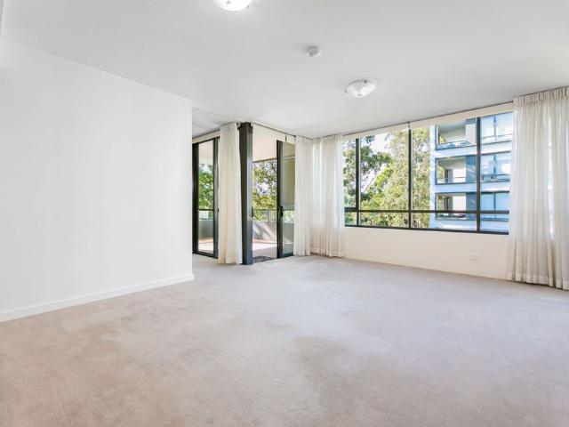 Private and Whisper Quiet Stylish 2 Bedroom Apartment in Figtree Apartments