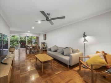Private and Peaceful Coorparoo Unit with Large Outdoor and Garden Area
