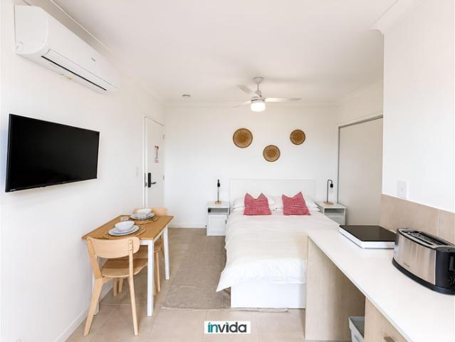 PRIVATE AND SECURE ROOM IN A NEW SHARED HOUSE JUST MOMENTS FROM THE BEACH! INTERNET & BILLS INCLUDED! MULTIPLE ROOMS AVAILABLE!