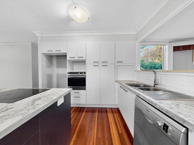 Private Bushland Retreat with Entertainer's Deck & Stylish Upgrades