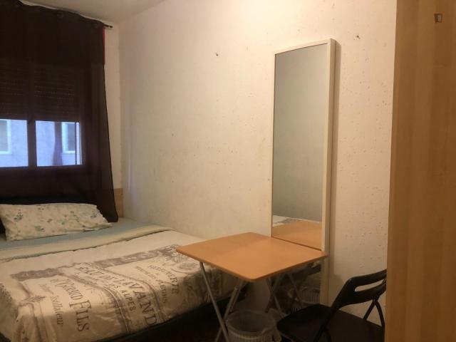 Private Bedroom Close to Plaza Espanya just for female tenants