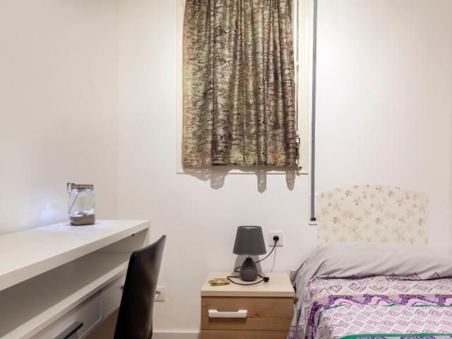 Private bedroom in apartment with own toilet and kitchen