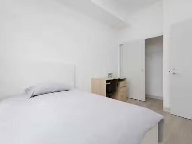 Private Bedroom / Shared Bathroom