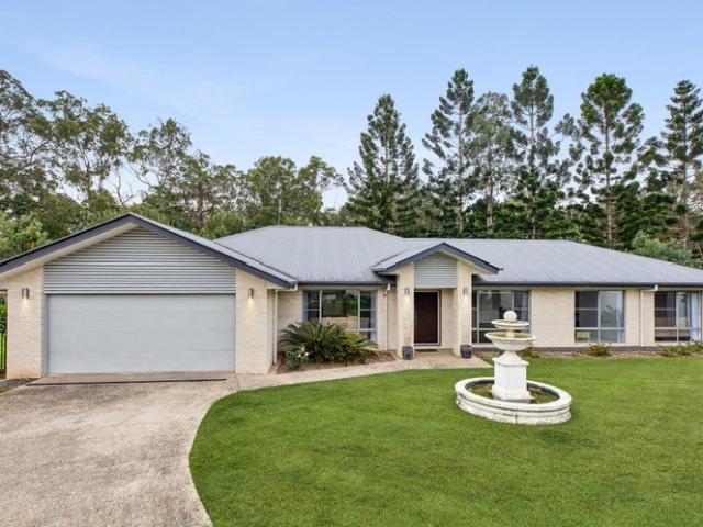 Private Beerwah family entertainer with resort style pool