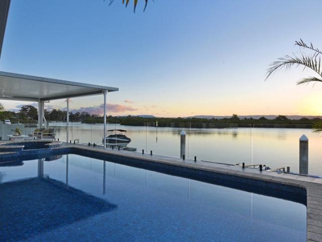 Private Blue Chip Waterfront on Main River
