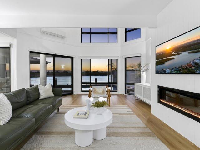 Private Blue Chip Waterfront on Main River
