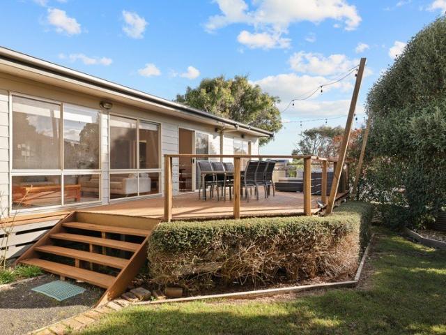 Private & Brilliantly Positioned!