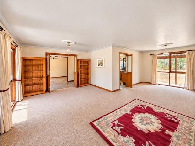 Private Cul de Sac Position on 5 Acres