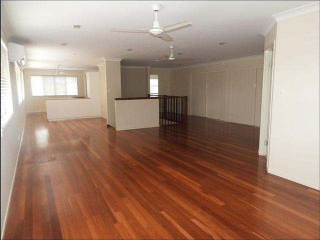 Private central Caloundra home