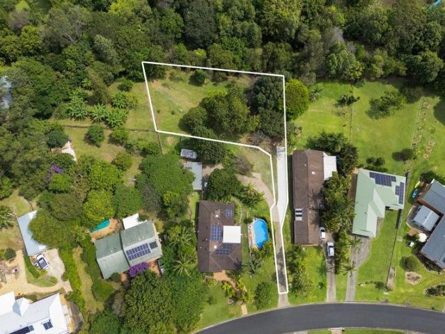 Centrally Located Private Land Parcel With Scenic Outlooks