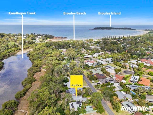 Private Coastal Oasis Backing Onto Candlagan Creek, Broulee