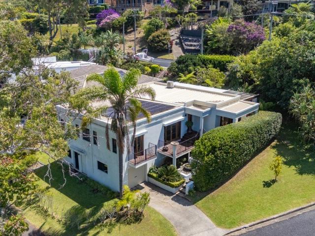 Private Coastal Living on Macauley's Headland!