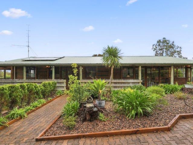 PRIVATE COASTAL LIVING WITH DISTINCTIVE CHARACTER