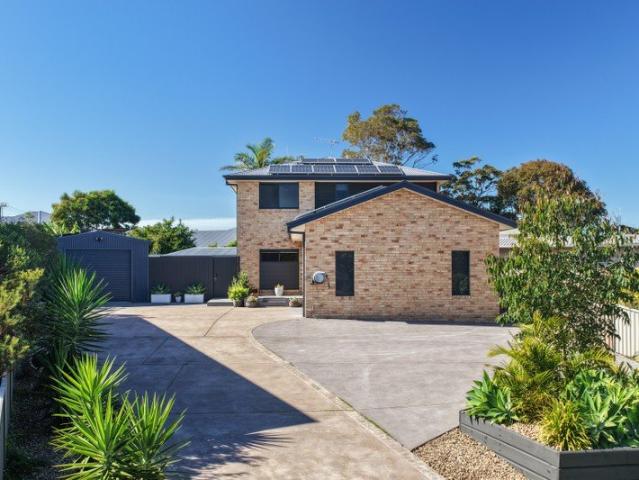 Private Coastal Retreat and Entertainer's Dream
