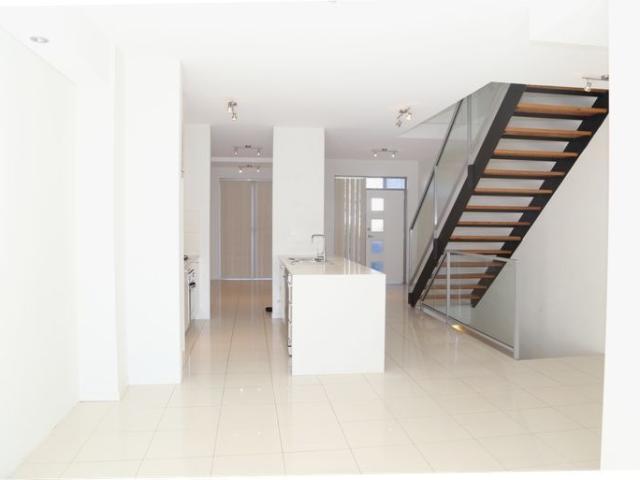 Private & Contemporary Four Bedroom Townhouse in Peaceful Cul de Sac