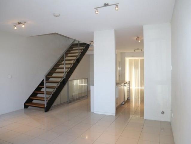 Private & Contemporary Four Bedroom Townhouse in Peaceful Cul de Sac