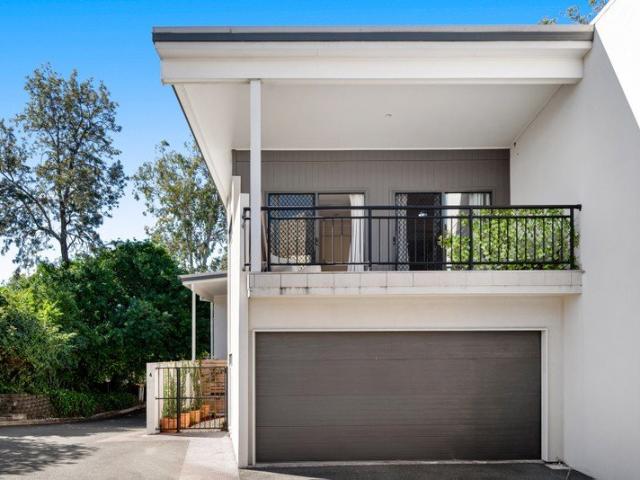 Private contemporary retreat with a superb open air layout