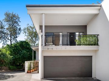 Private contemporary retreat with a superb open air layout