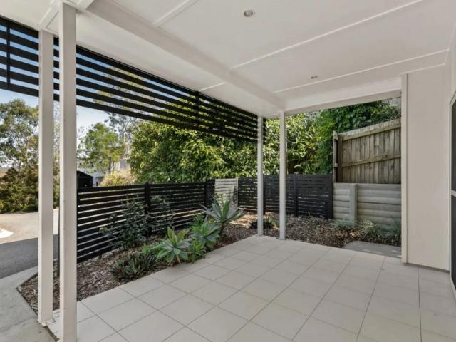 Private & Convenient 3 Bedroom Townhouse in Everton Park