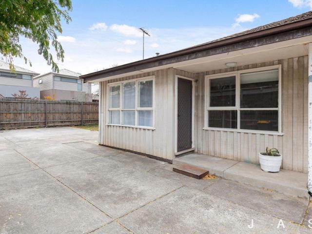 Private & Convenient One Bedroom Unit in Newport