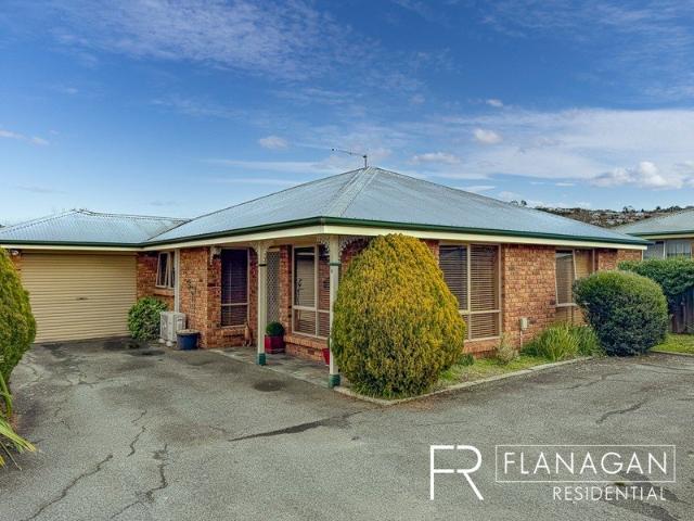 Private, Convenient Low Maintenance Living!