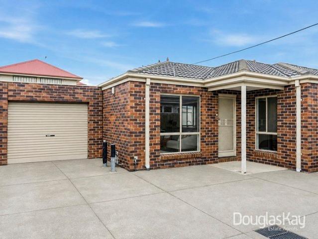 PRIVATE & CONVENIENT LIVING IN CENTRAL SUNSHINE