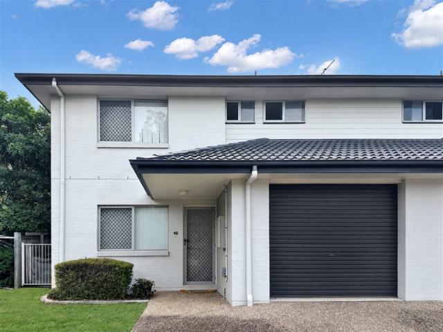 Private Corner Townhouse in Serrata Walk to Train, Shops & Future Griffin Connection