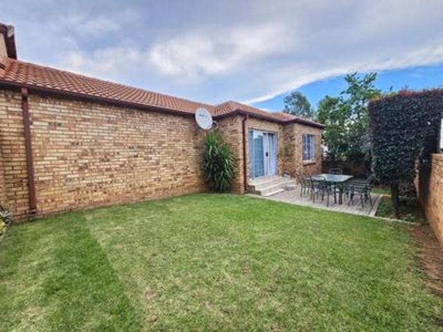 private corner townhouse with wrapar.