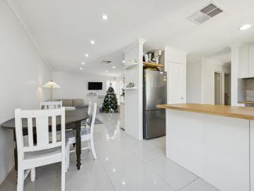Private Corner Living in the Heart of Kardinya